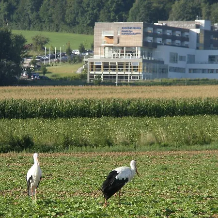 Golf & Wellness 34. *