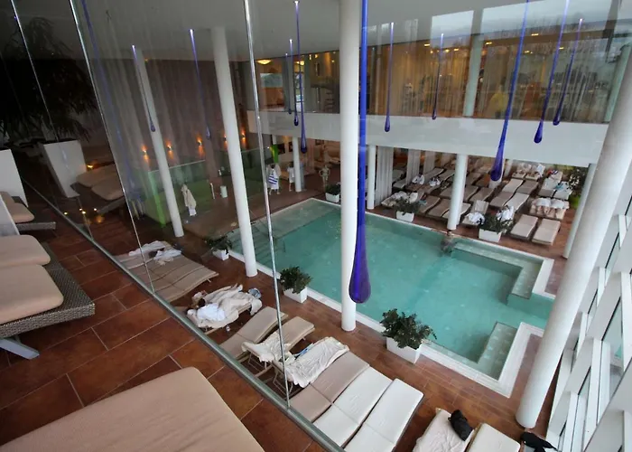 Golf & Wellness 34. *